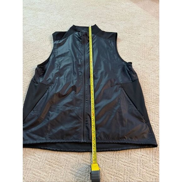 NWOT Men’s Lululemon Lightweight Vest - Picture 2 of 9